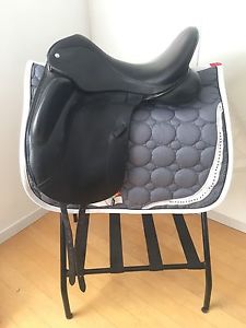 Custom Saddlery Icon Star Dressage Saddle 17" Excellent Condition!