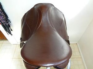 Stubben Tristan Deluxe Dressage Saddle-- Brown-- Demo condition-- 18/32