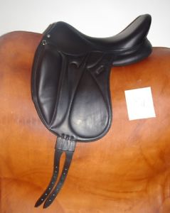 *Like New!* 2016 Devoucoux Makila S Dressage Saddle Black 18"