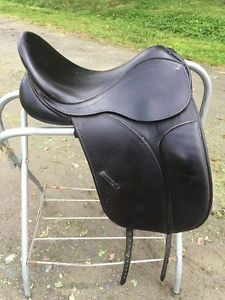 16.5" County Connection Dressage Saddle.