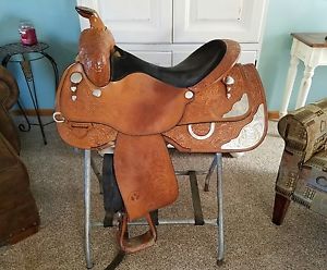 Circle Y 16 inch show saddle