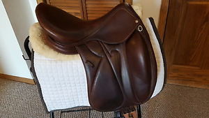 18" Devoucoux Makila Dressage Saddle 3A Flap, Med/wide Tree-Lovely!