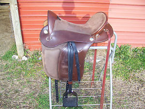 Parelli Cruiser hybrid saddle for general purpose, trail and endurance