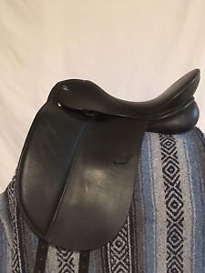 HDR Dressage Saddle 17.5" Black