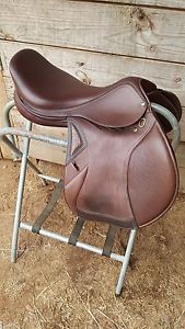 17.5" Ovation San Diego Jumping Saddle with Exchange Gullet System