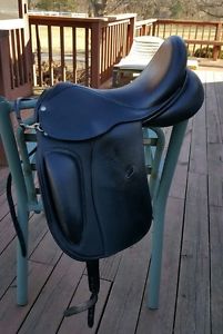 Canterbury Equation Custom Dressage Saddle 17"