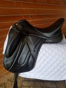 HENNIG SOFA PRINCESS Dressage Saddle Seat 17.5” Tree Med-Wide Black-White Piping