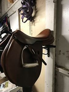 Brown Ovation hunt seat saddle size 16.5" $600