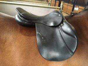 17" Stubben Edelweiss De Luxe with Biomex, Jumping/close Contact Saddle
