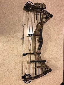 Hoyt Carbon Element 28inch Draw. RH