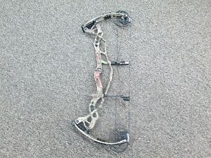 Hoyt Carbon Defiant Right Handed 28-30