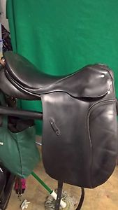 Passier Relevant Dressage Saddle for sale 17.5 med. tree