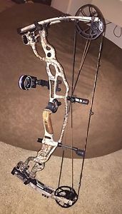 HOYT Carbon spyder ZT 30 With Hard Carrying Case, Carbon Arrows, & Wrist Strap