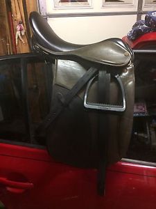 Nice Brand (HDR) Dressage Saddle 17.5 Seat