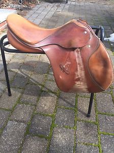 17" Passier precision jumping saddle narrow tree