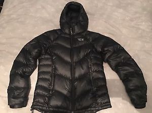 Women's Mountain Hardware Down Jacket - medium