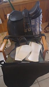 Parelli Fluidity Saddle 17 inch with all the trimmings!