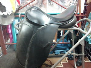 County Competitor Dressage Saddle, 17 1/2 Seat