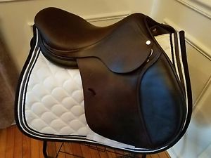 Gorgeous Antares 17" Evolution English Saddle Jumping/Close Contact
