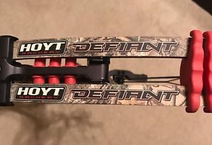 Hoyt Defiant 70lb 26-28" draw Realtree Camo with QAD Rest