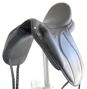 18" DEVOUCOUX MAKILA LAB SADDLE (S17013341) DEMO CONDITION!! - XVD