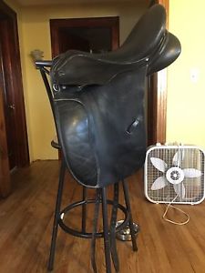PRICE REDUCED again, make an offer! 17" Medium Buffalo Anky Salinro saddle
