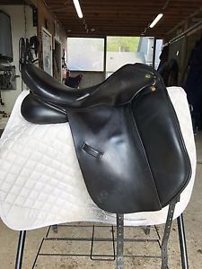 17.5" MW Dressage saddle - similar to Black Country