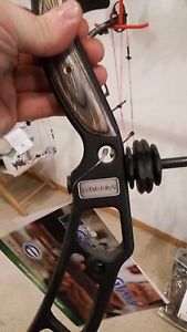 New 2016 Elite Synergy Black 50 lbs 27.5" Right Hand, Will Setup Free