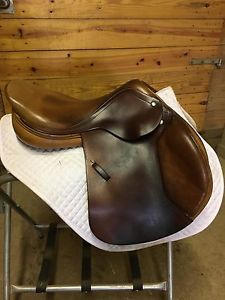 17.5" Amerigo DJ Saddle