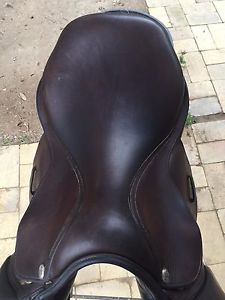 17.5" Adam Ellis Jumping Saddle
