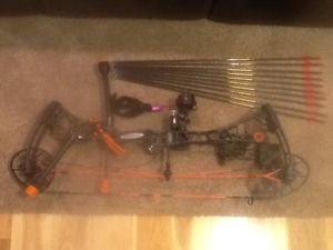 Mathews Halon 32-7/ 40-55lb. 30.5" draw, 85%, right hand, Stone w/ orange acc.