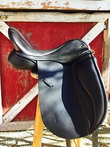 2016 JRD Dressage Saddle 17.5 Impeccable condition