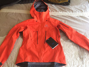 Arc'teryx Alpha SV Jacket - Women's - XSmall - Cardinal (Red) - New!