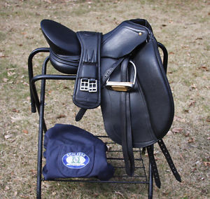 18" Schleese Infinity II Dressage Saddle w/ Schleese Girth, Fittings & Cover