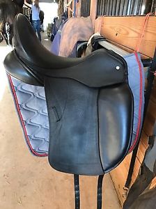 2015 18" M Custom Saddlery Everest Monoflap Dressage Saddle W/ Buffalo Leather