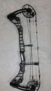 Mathews Halon 32 6" RH #70 31" Black 75% let off Focus Grip