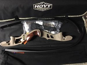 Hoyt Satori Recurve Bow 19" Buckskin Riser RH With 40# Medium Limbs AMO 62"