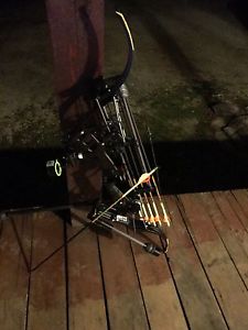 New 2017 Oneida Kestrel RH Black Mlf 28- 30" Draw 30-50lbs