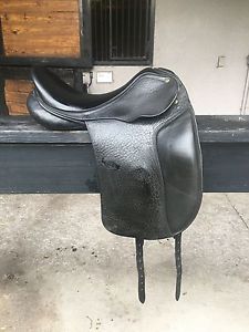 HDR Dressage Saddle 17.5 Regular flap medium wide