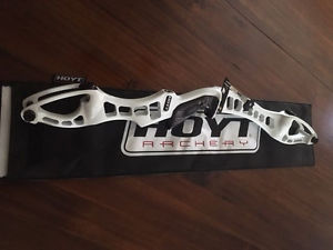 Hoyt Prodigy RX Riser 27" With Extras Right Hand