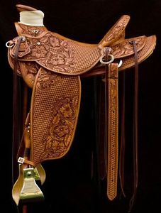 tan colour on western hot seat leather saddle with tack set