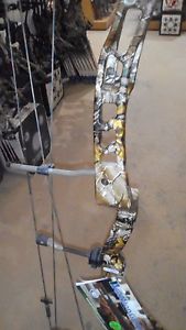 New 2016 Elite Victory 37 Realtree Xtra 65 lbs 30" Right Hand,
