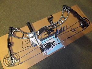 NEW G5 QUEST AMP BOW, RH, 40/70#, DRAW 26
