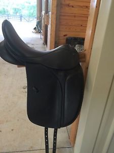 County Perfection Dressage Saddle