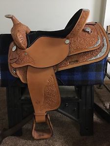 Circle Y Western Show Saddle 16"