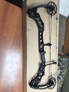 Mathews NO CAM HTX Black Tactical w/ 70# limbs 28.5 Draw