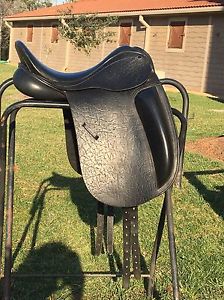 17" MN County Fusion Dressage Saddle