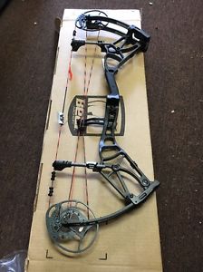 Bear Moment Compound Bow RH