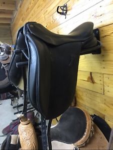Hennig Dressage Saddle 16" Used