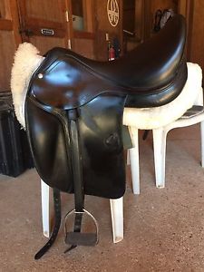 18" Black Amerigo Vega Dressage Saddle